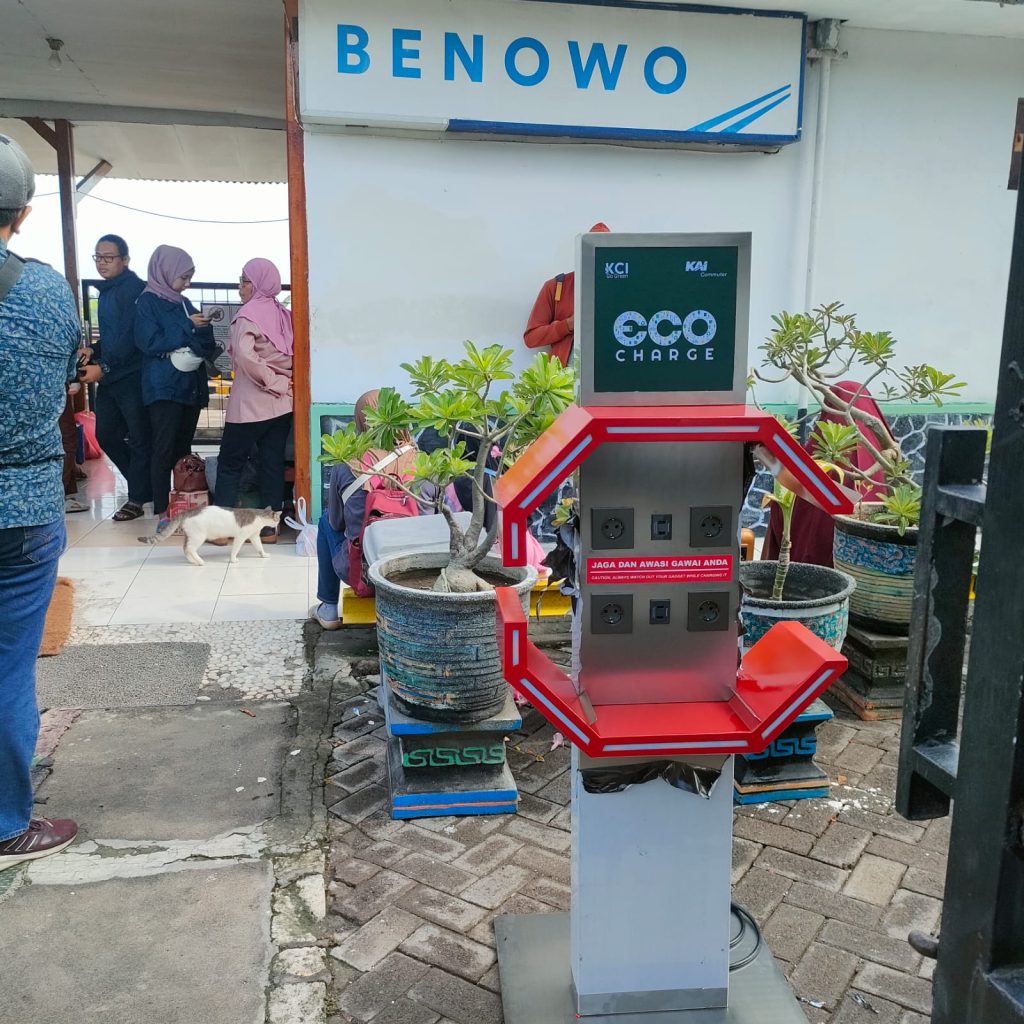 Charger booth Stasiun Benowo Surabaya