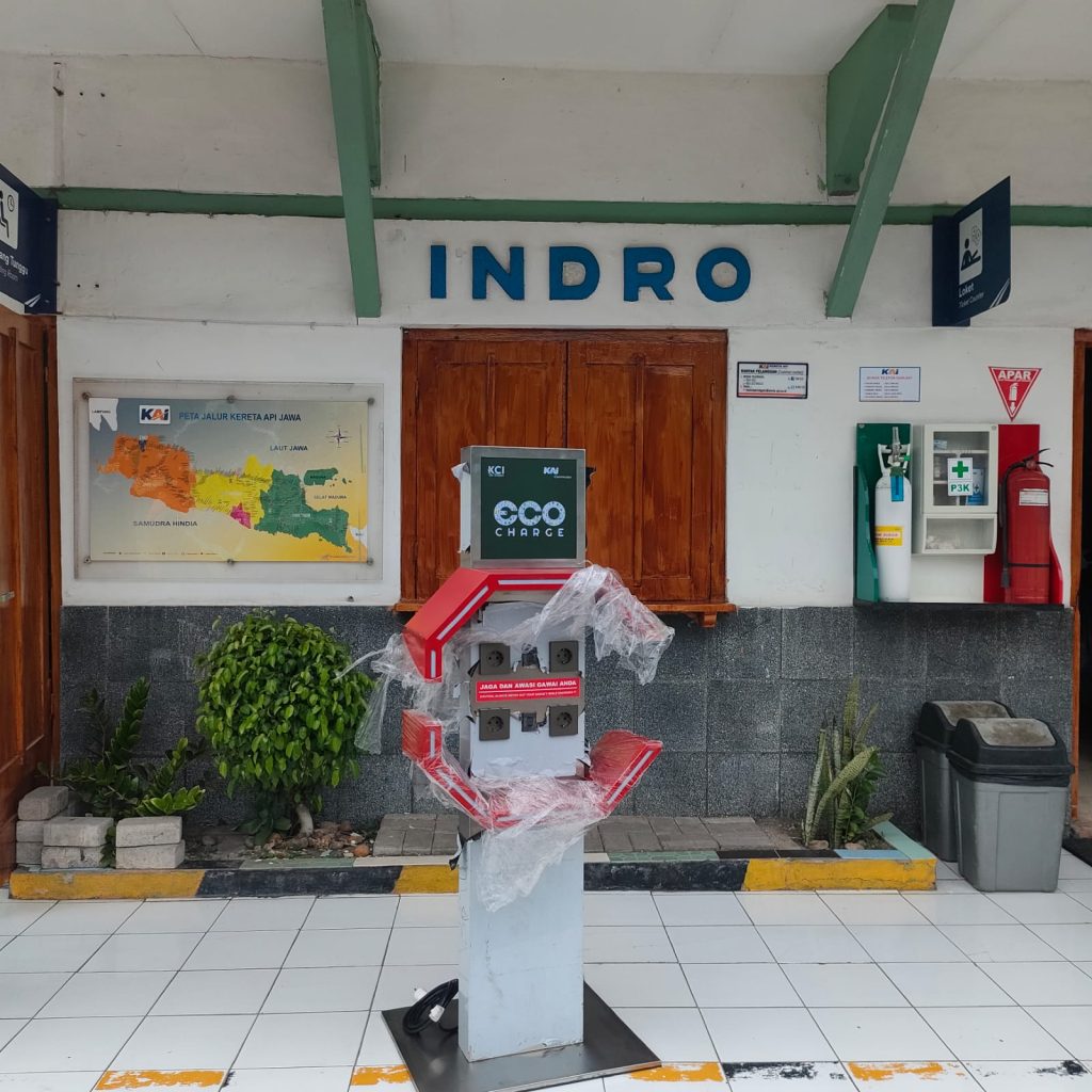 Charger booth Stasiun Indro Surabaya